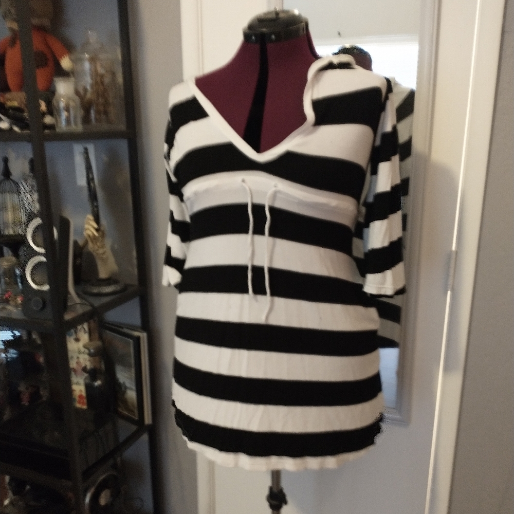 Stripe cover up top with hood